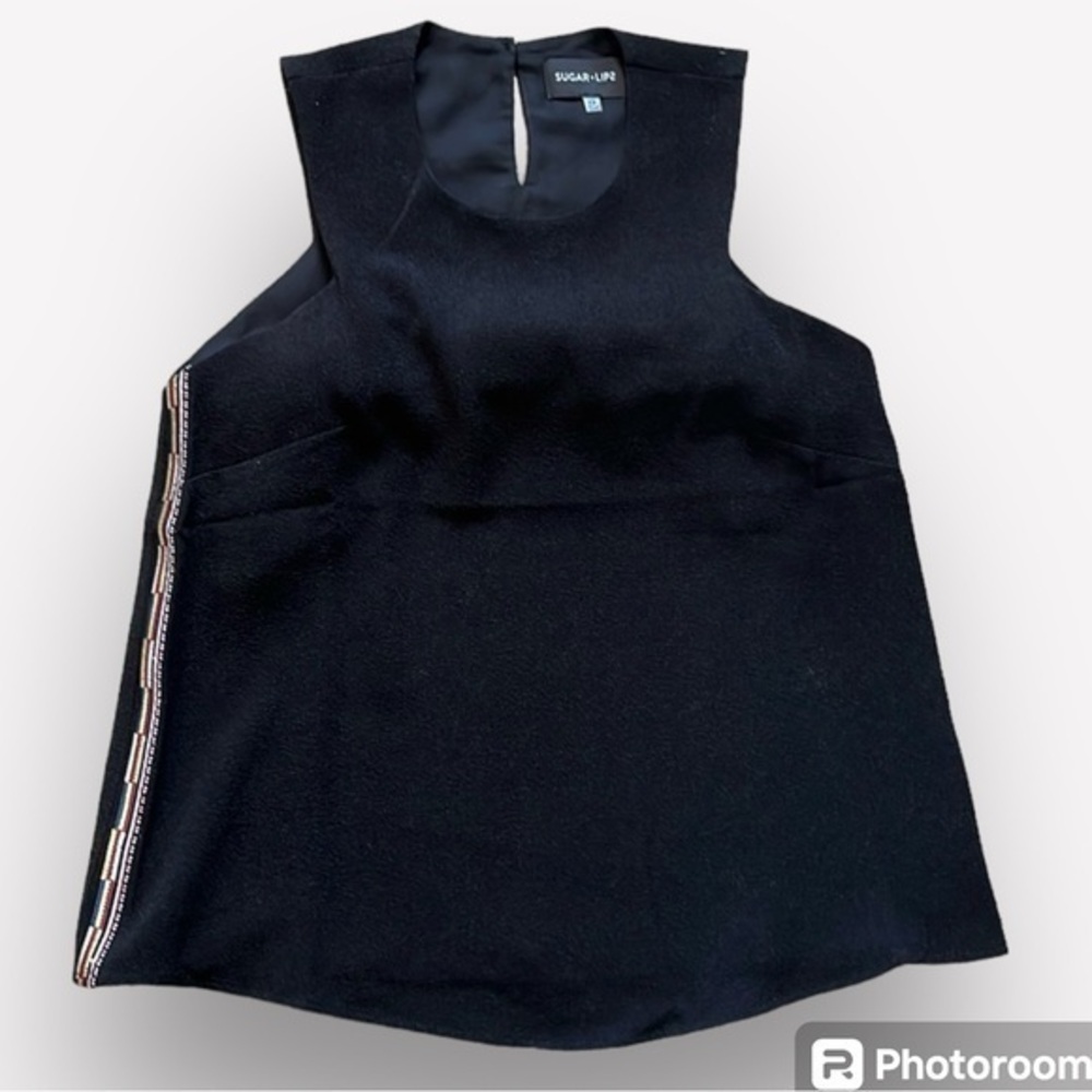 🇪🇸🐠Sugarlips sleeveless blouse embroidered side details black keyhole back XS